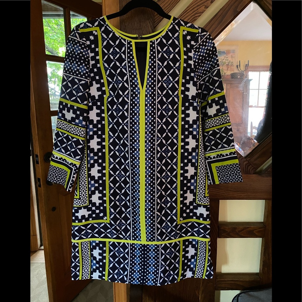 Vince Camuto Lite weight blue/ yellow dress 4